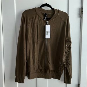 Bobo Los Angeles Light Weight Jacket NWT Ties at the side. Size L Olive Green